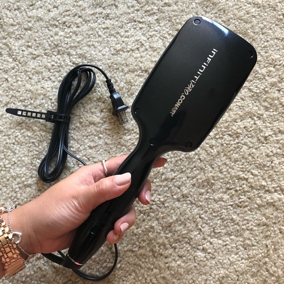 Conair infinitiPRO Heated Brush - Picture 2 of 4